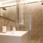 Modern - Free Parking