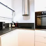 Modern - Free Parking