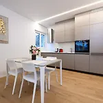 Modern - Free Parking *