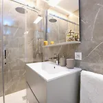 Modern - Free Parking Lägenhet