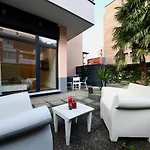 Modern - Free Parking