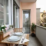 Modern - Free Parking Lägenhet