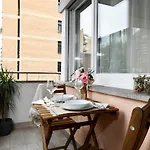 Modern - Free Parking Lägenhet