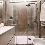 Modern - Free Parking