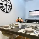 Modern - Free Parking Lägenhet