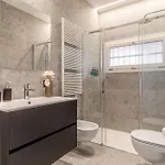 Modern - Free Parking