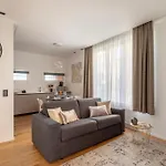 Modern - Free Parking