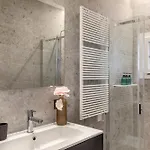 Modern - Free Parking