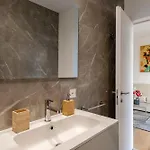 Modern - Free Parking Lägenhet