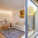 Modern - Free Parking