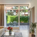 Modern - Free Parking Lägenhet