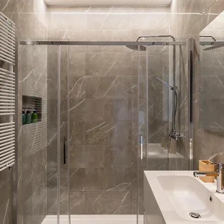 Modern - Free Parking *