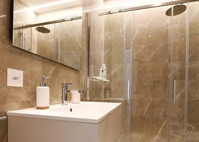 Modern - Free Parking