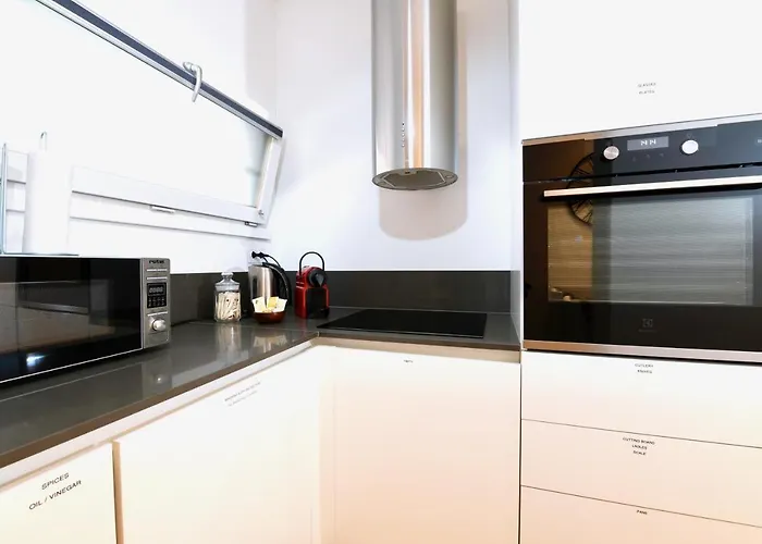 Modern - Free Parking