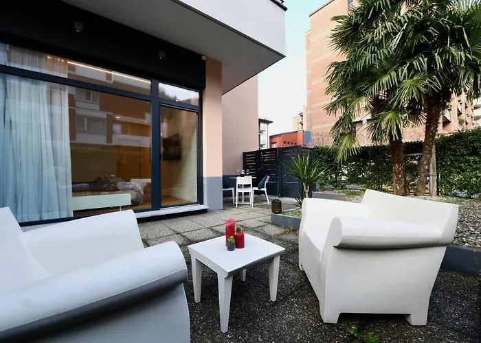 Modern - Free Parking