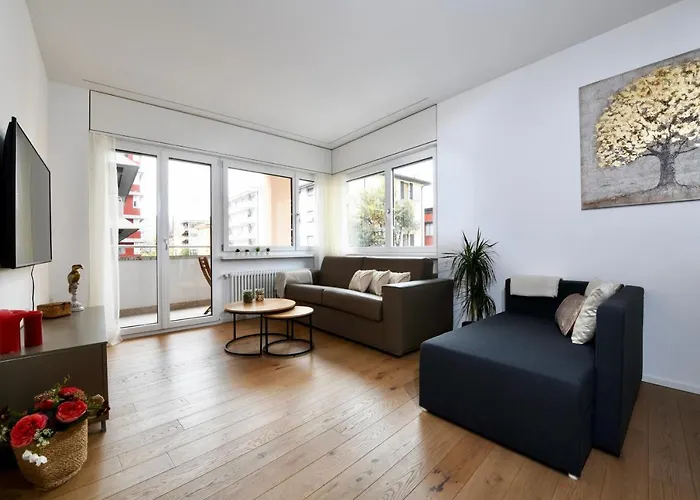 Modern - Free Parking 盧加諾