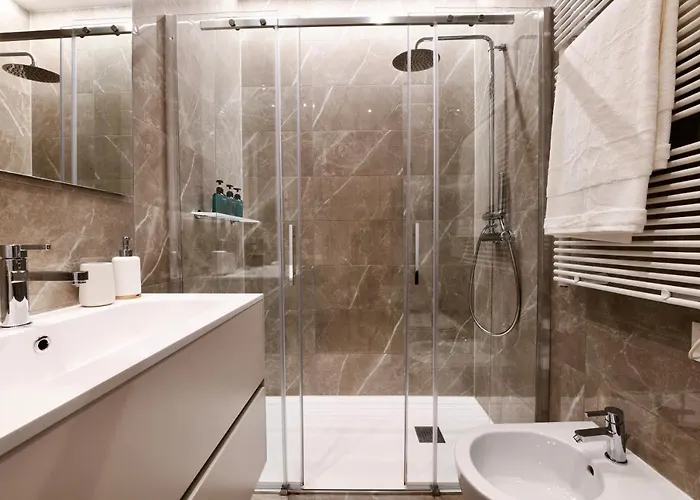 Modern - Free Parking