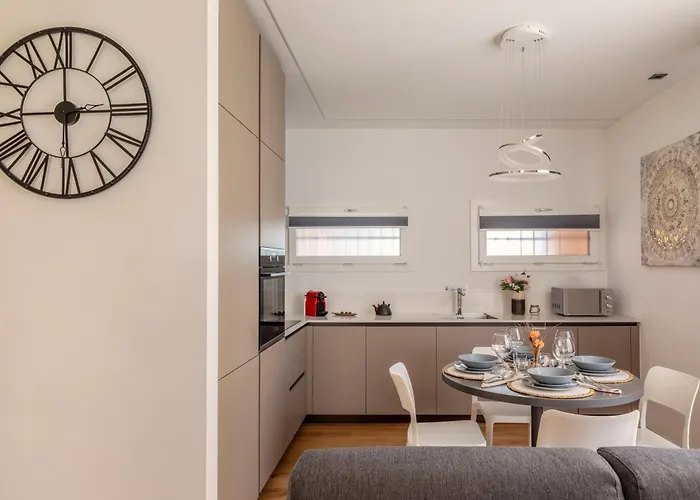 Modern - Free Parking 盧加諾