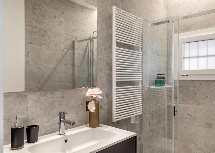 Modern - Free Parking