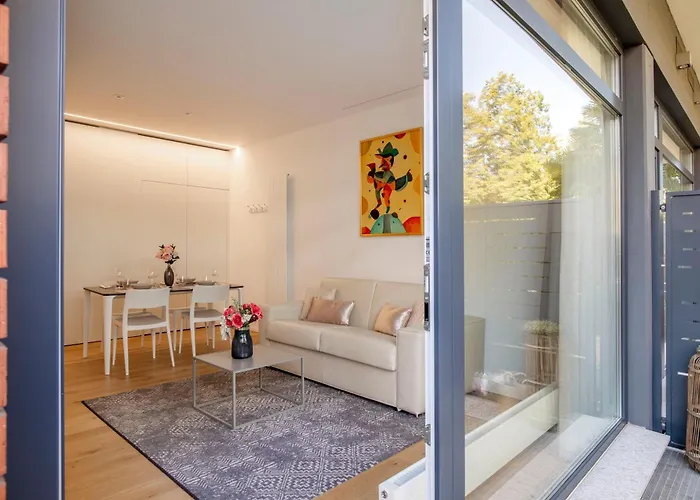 Modern - Free Parking