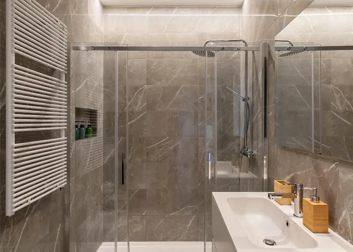 Modern - Free Parking *