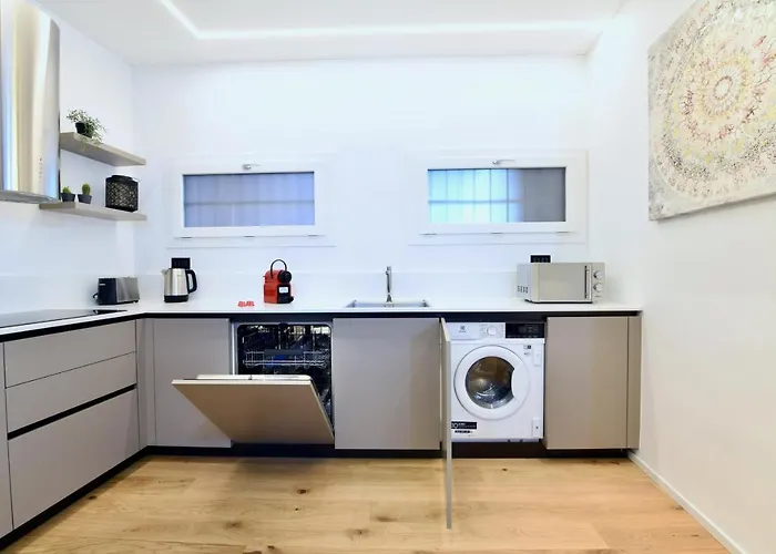 Modern - Free Parking *