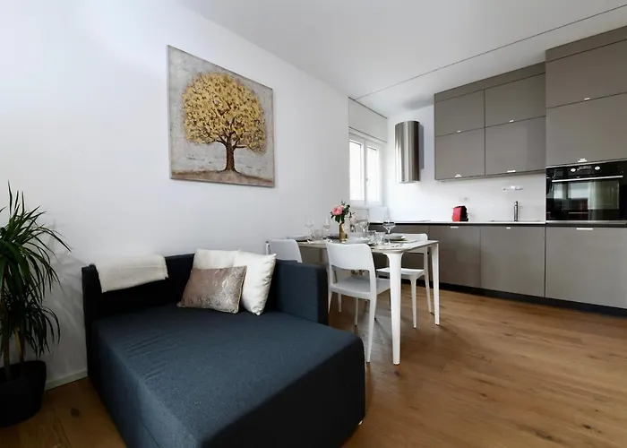 Modern - Free Parking *