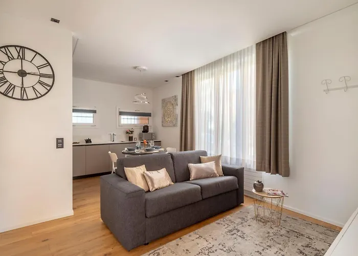 Modern - Free Parking